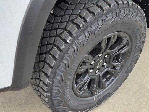 Summit White 2026 Chevrolet Silverado 1500 ZR2