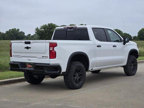 Summit White 2026 Chevrolet Silverado 1500 ZR2