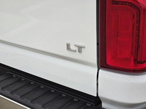 Summit White 2026 Chevrolet Silverado 3500 LT