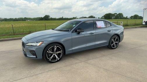 2024 Volvo S60 B5 Plus Dark Theme