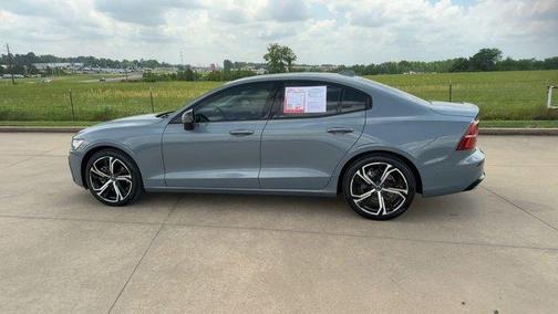 2024 Volvo S60 B5 Plus Dark Theme