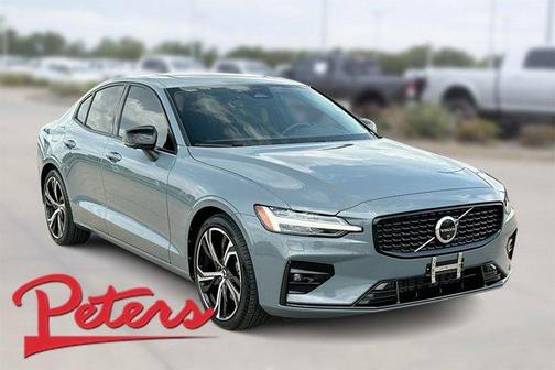 2024 Volvo S60 B5 Plus Dark Theme