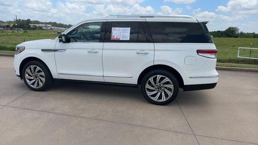 White Metallic 2023 Lincoln Navigator Reserve