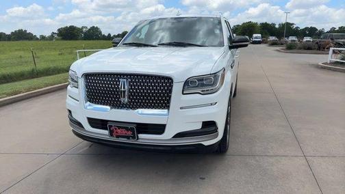 White Metallic 2023 Lincoln Navigator Reserve