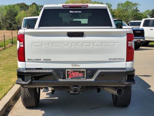 Summit White 2026 Chevrolet Silverado 2500 Custom