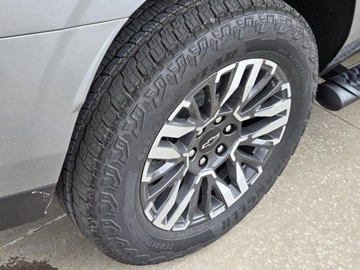 Sterling Gray Metallic 2026 Chevrolet Suburban Z71