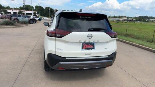 2 Tone White / Black Roof 2023 Nissan Rogue SL