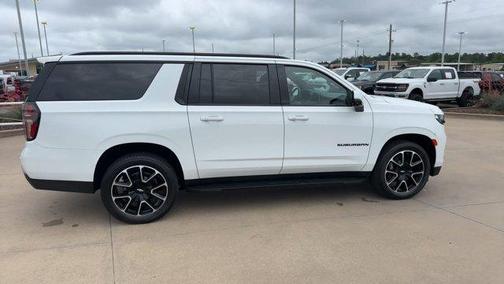 Summit White 2022 Chevrolet Suburban RST