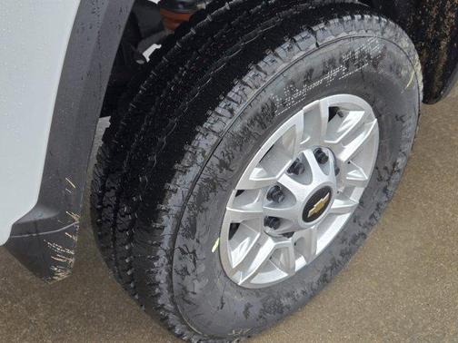 Summit White 2026 Chevrolet Silverado 2500 LT