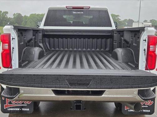 Summit White 2026 Chevrolet Silverado 3500 WT
