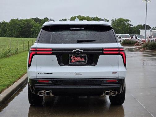 Polar White 2026 Chevrolet Traverse RS