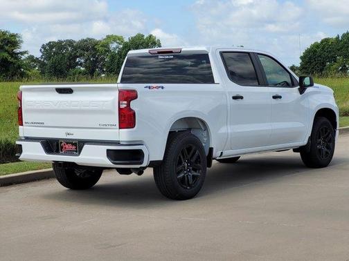 2025 Chevrolet Silverado 1500 Custom