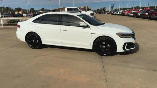 2021 Volkswagen Passat 2.0T R-Line