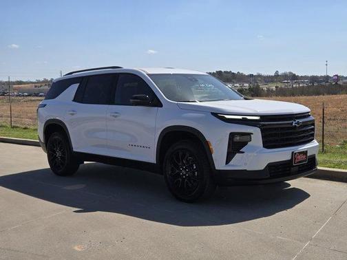 Summit White 2026 Chevrolet Traverse LT