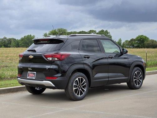 Mosaic Black Metallic 2026 Chevrolet Trailblazer LT
