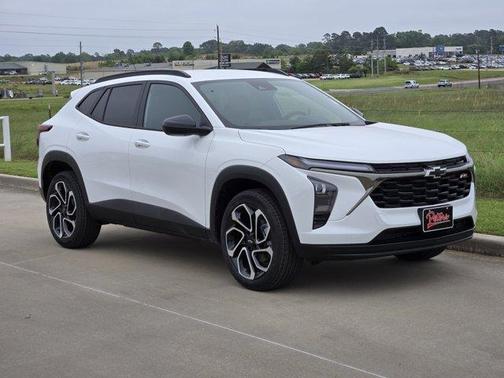 Summit White 2026 Chevrolet Trax 2RS