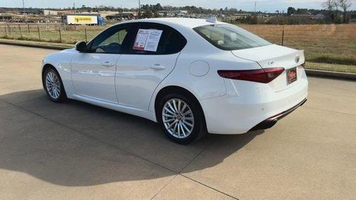 2022 Alfa Romeo Giulia Base