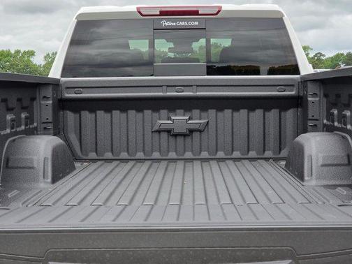 Summit White 2026 Chevrolet Silverado 1500 LT