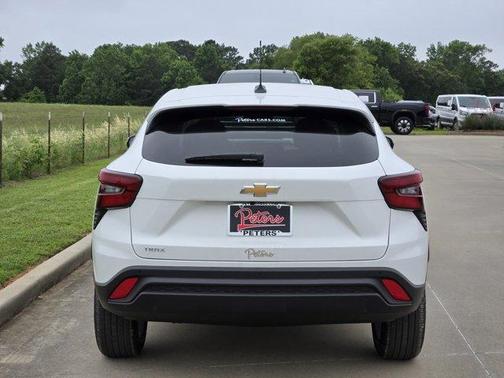 Summit White 2026 Chevrolet Trax LS