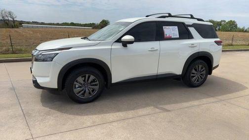 2024 Nissan Pathfinder SV