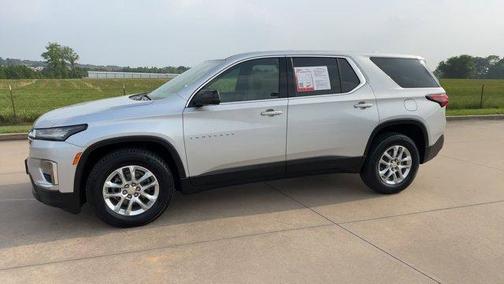Silver Ice Metallic 2022 Chevrolet Traverse LS