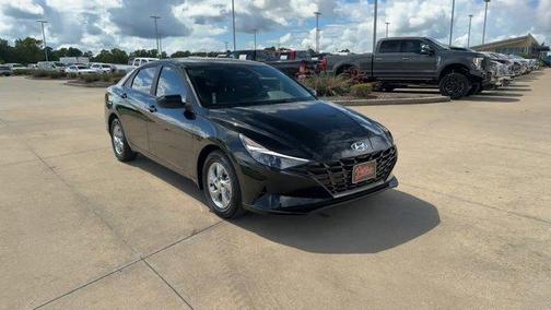 2023 Hyundai ELANTRA SE