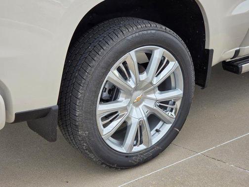 White Sand 2026 Chevrolet Silverado 1500 High Country