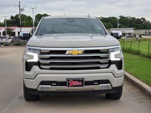 White Sand 2026 Chevrolet Silverado 1500 High Country
