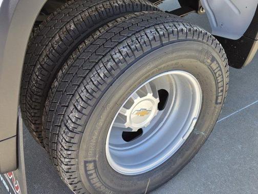 Summit White 2026 Chevrolet Silverado 3500 WT