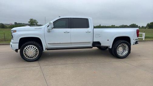 Polar White 2026 Chevrolet Silverado 3500 High Country
