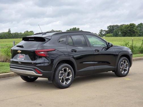 Mosaic Black Metallic 2026 Chevrolet Trax LT