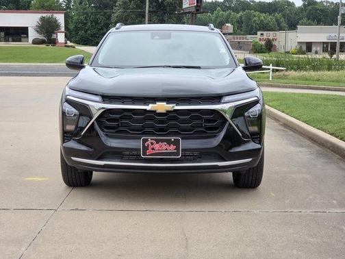 Mosaic Black Metallic 2026 Chevrolet Trax LT
