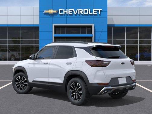 Iridescent Pearl Tricoat 2026 Chevrolet Trailblazer ACTIV