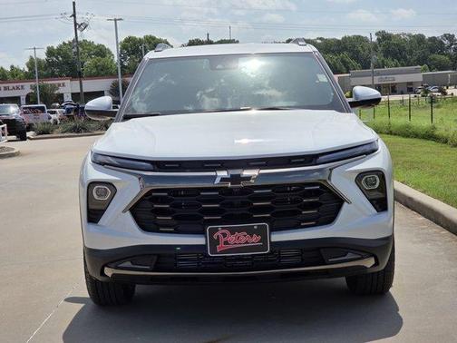 Iridescent Pearl Tricoat 2026 Chevrolet Trailblazer ACTIV
