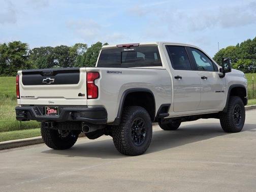 White Sand 2026 Chevrolet Silverado 2500 ZR2