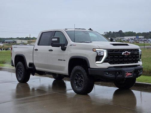 White Sand 2026 Chevrolet Silverado 2500 ZR2