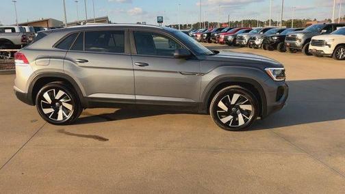 2025 Volkswagen Atlas Cross Sport 2.0T SE w/Technology