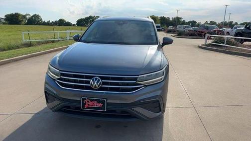 Platinum Gray Metallic 2023 Volkswagen Tiguan 2.0T SE