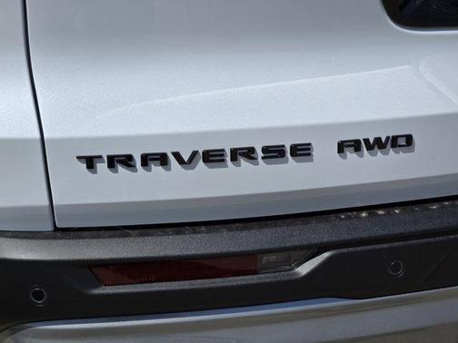 Polar White 2026 Chevrolet Traverse Z71