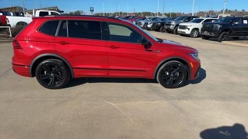 2024 Volkswagen Tiguan 2.0T SE R-Line Black