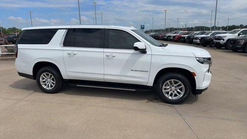 Summit White 2022 Chevrolet Suburban LT