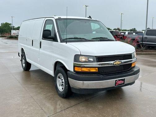 Summit White 2026 Chevrolet Express 2500 Work Van