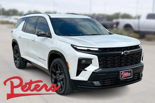 Iridescent Pearl Tricoat 2025 Chevrolet Traverse RS