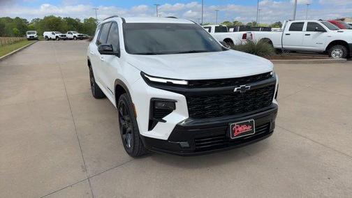 Iridescent Pearl Tricoat 2025 Chevrolet Traverse RS