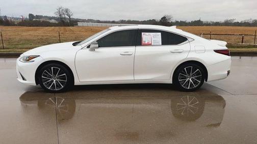 2025 Lexus ES 300h Base