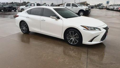 2025 Lexus ES 300h Base