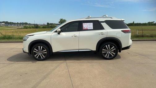 2023 Nissan Pathfinder Platinum