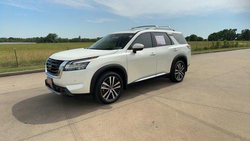 2023 Nissan Pathfinder Platinum
