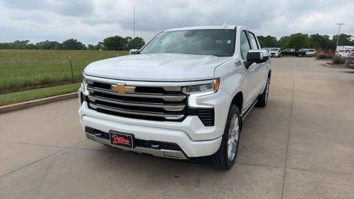Iridescent Pearl Tricoat 2025 Chevrolet Silverado 1500 High Country