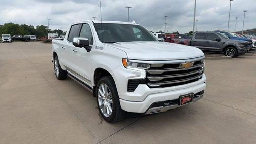 Iridescent Pearl Tricoat 2025 Chevrolet Silverado 1500 High Country